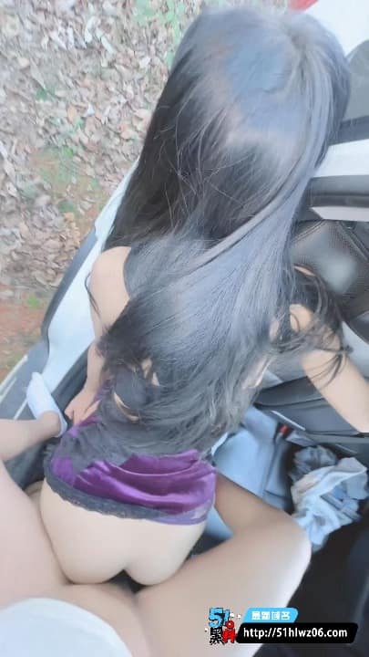 海角丽丽这波野战真绝了丨边走边操最后喂精这操作太野了 反差