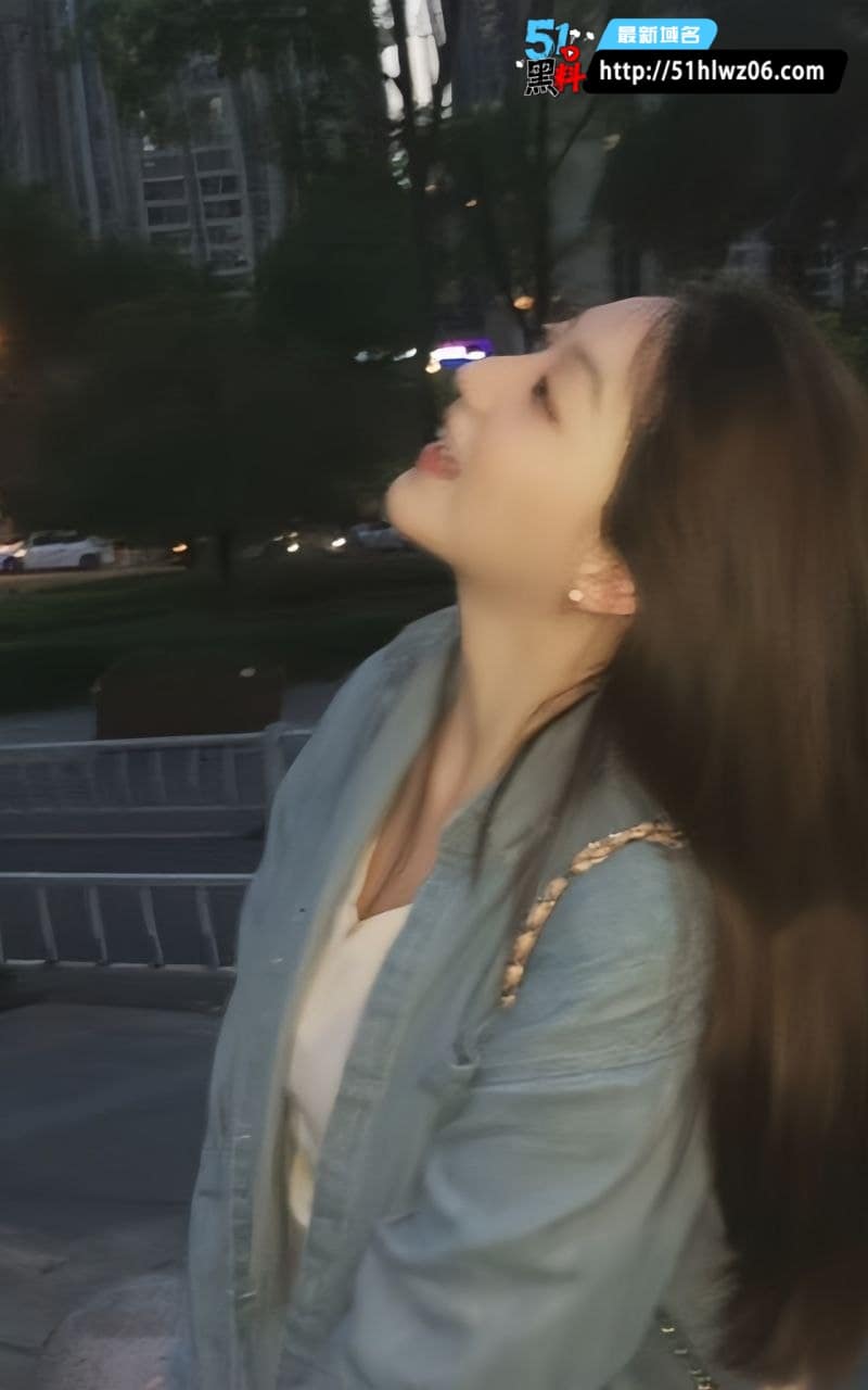 推特小薇黑丝深喉被玩到眼泪直流长腿抖成筛子太顶了 深喉眼泪