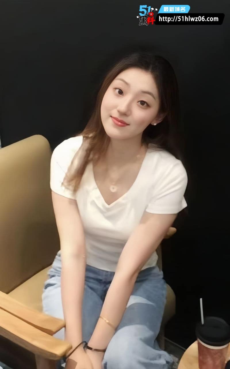 推特小薇黑丝深喉被玩到眼泪直流长腿抖成筛子太顶了 反差