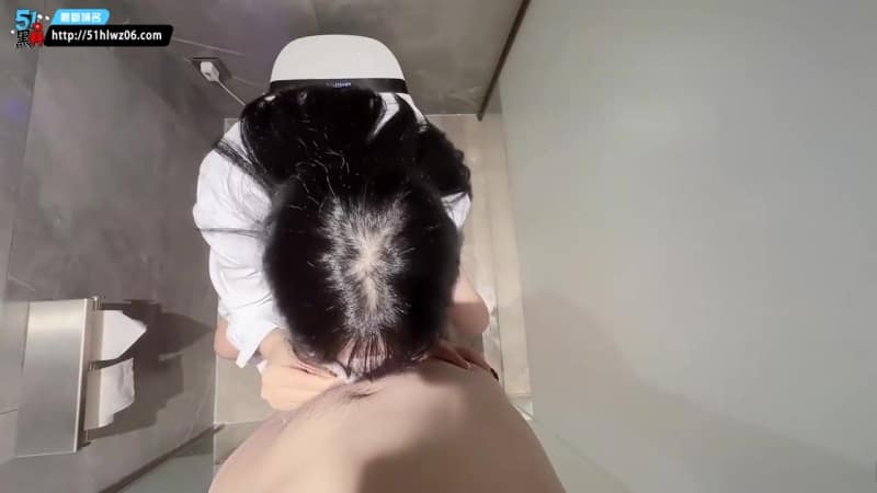 学姐公共厕所爆操白虎女高跟翘臀被顶到眼神失控 特写