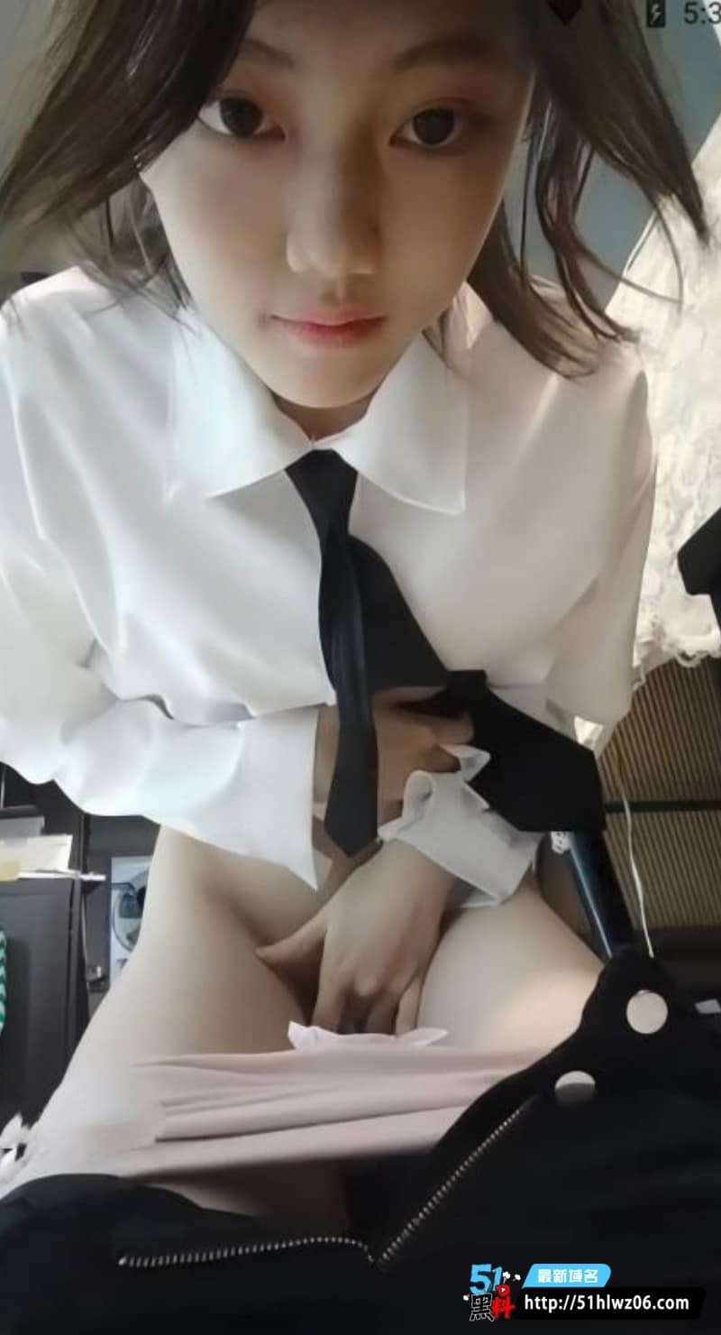 贺梓涵直播私处露出内幕，甜美大学生被亲妈撞破现场 福利