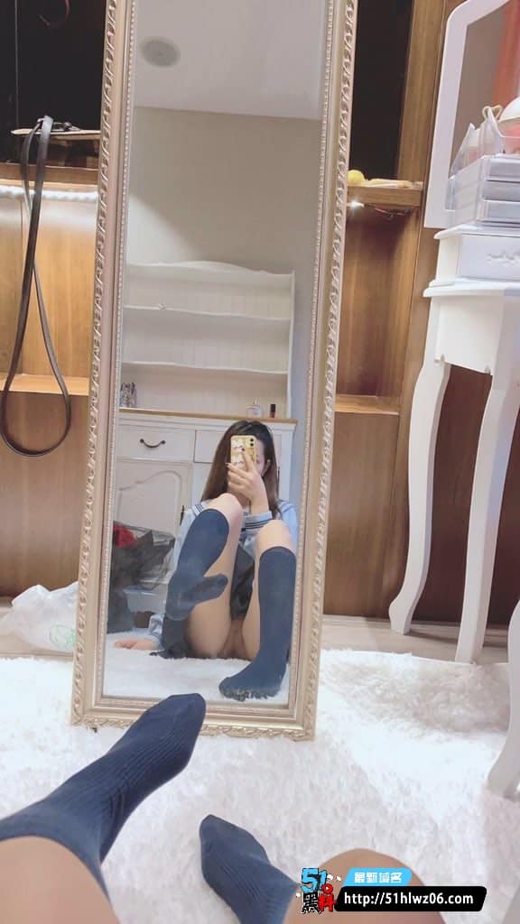 一只董小可爱看着像纯情小仙女，私下被土豪大哥玩4P太野了 网红