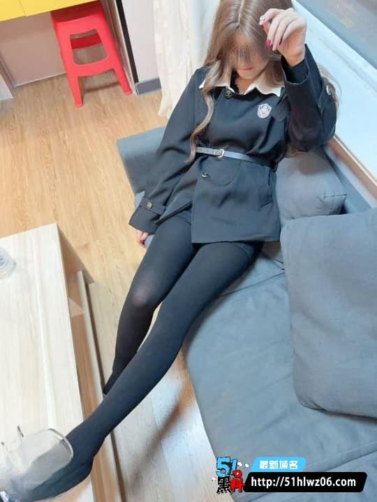 骚姐姐弟私会还连线闺蜜，对方在电影院直接自慰，这波操作真绝了