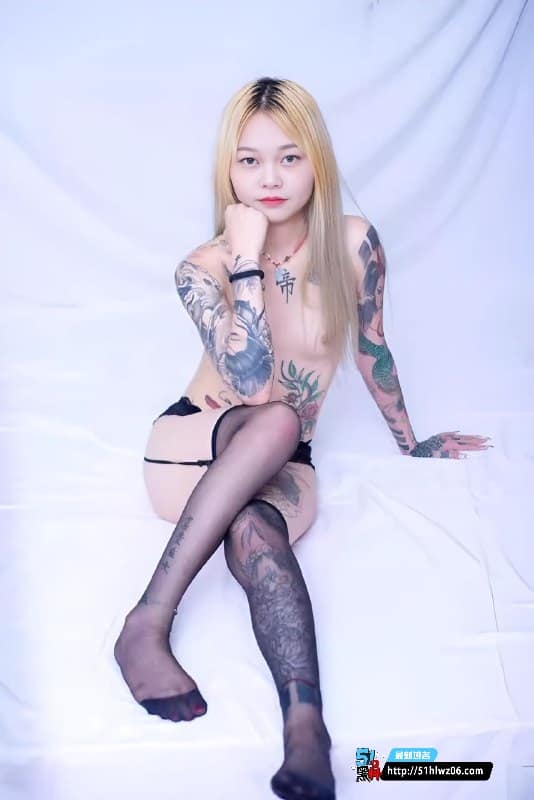 符文闪耀私密自拍流出丨这黄毛小妹反差也太猛了 福利
