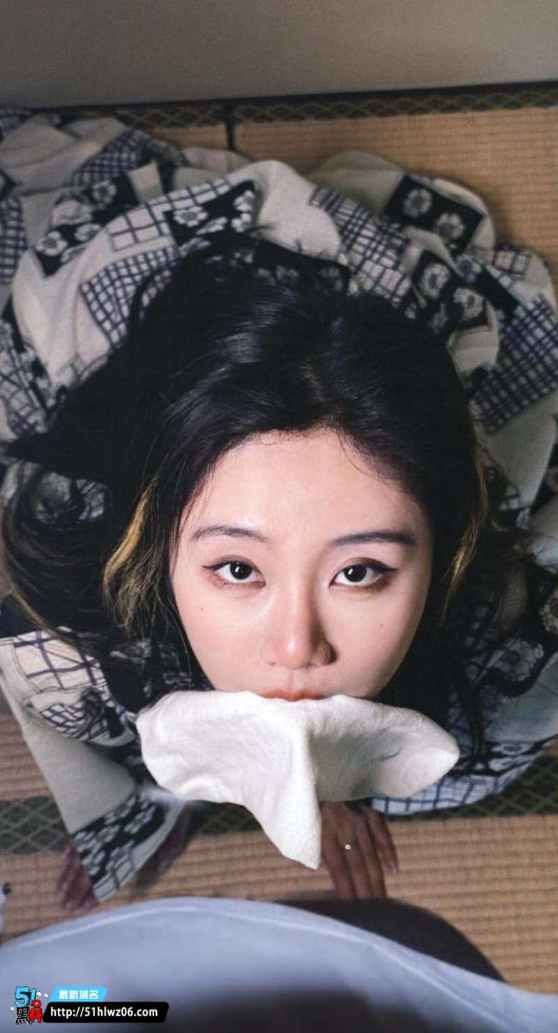 一只官看着像温柔甜姐，私下定制的厚黑丝视频确实顶 美足