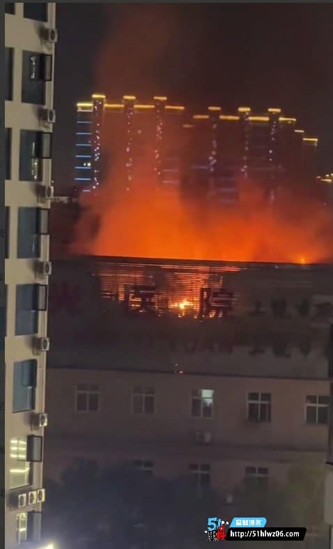 上饶曙光医院深夜起火丨你看着顶楼火光冲天还伴随爆炸闷响