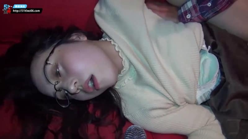 熟女人妻KTV私会年轻炮友丨看着端庄私下被操出白浆太顶了