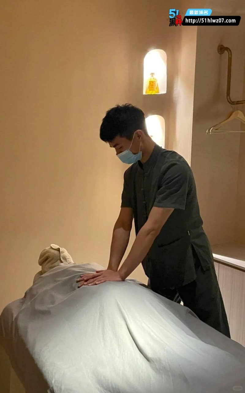 于诗曼美肤中心这波操作绝了，女子全裸做SPA被塞男技师还被怼 美肤中心纠纷