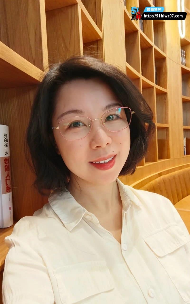 于诗曼美肤中心这波操作绝了，女子全裸做SPA被塞男技师还被怼 爆料