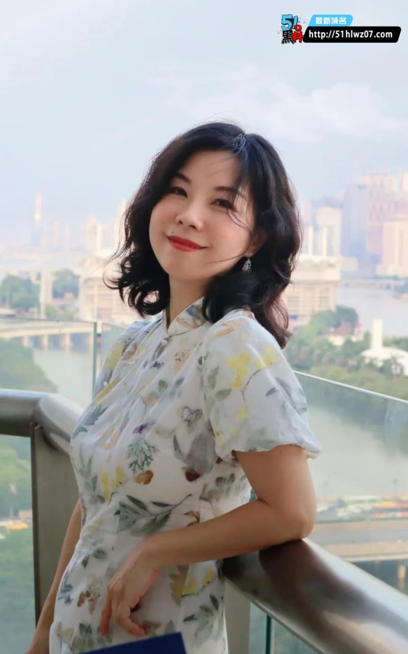 于诗曼美肤中心这波操作绝了，女子全裸做SPA被塞男技师还被怼 八卦
