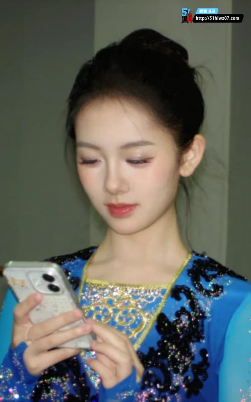 莫倩敏这波一字马我是真没绷住，北舞学姐背着男友私下这么野？ 反差福利