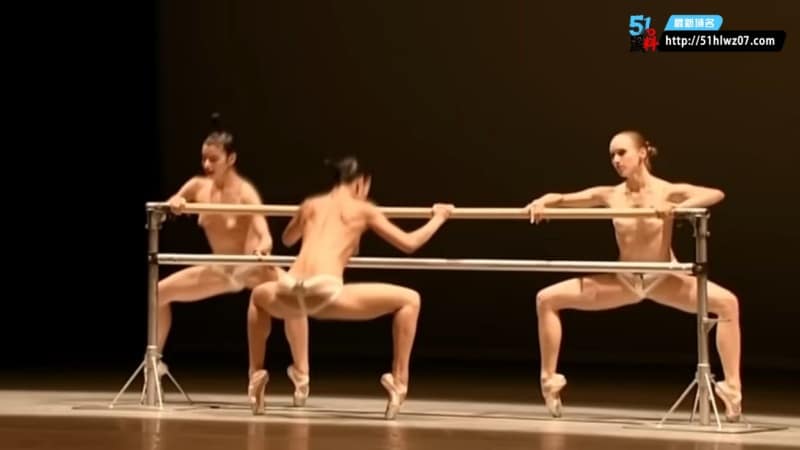 美国脱衣舞俱乐部艺术之夜绷带慢脱到全裸潮吹简直太顶了 欧美