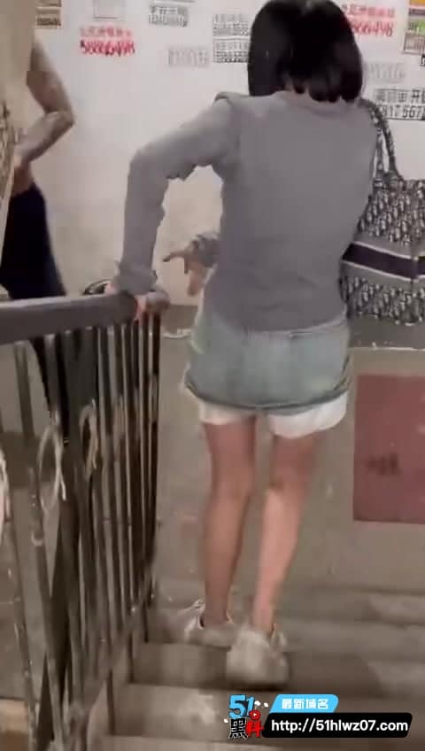 冰妹嗑药视频流出，眼神空洞动作诡异像丧尸 网红