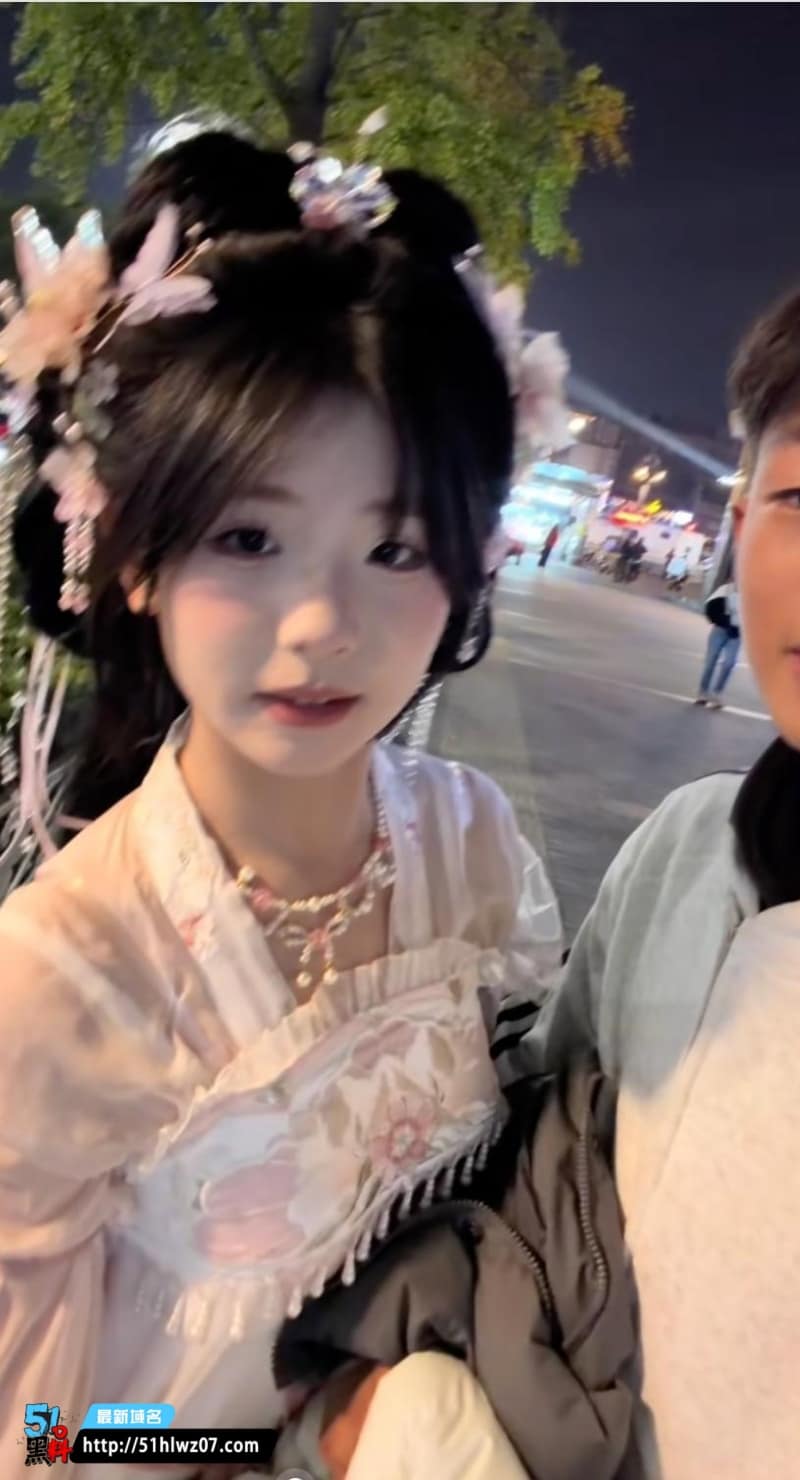 抖音清纯女大反差也太顶了丨这波深喉跪舔我直接看傻眼 清纯反差