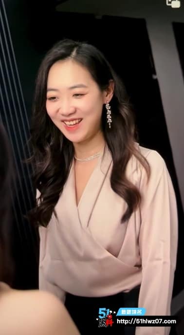完美逆袭林凡私下玩这么野丨白天商业大佬晚上在泳池被白富美拿捏 反差