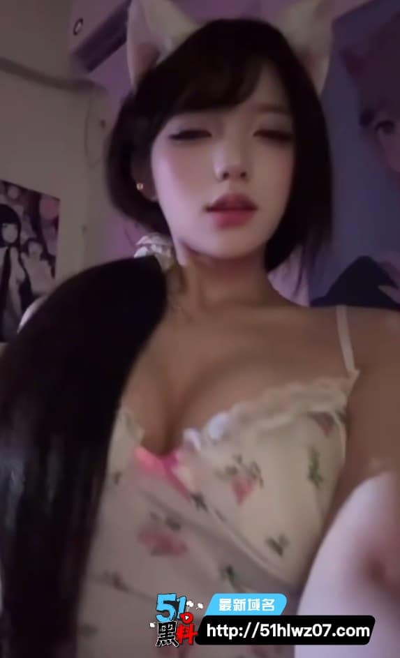 精神小妹黑丝翘臀诱惑，坐脸压榨舔狗的反差玩法太野 推特