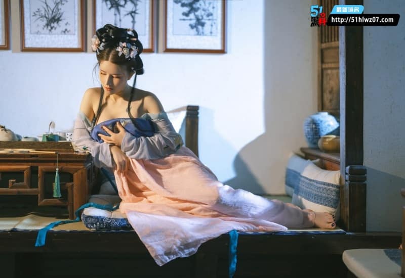 鹿八岁古风写真内幕流出丨薄纱汉服勾勒曲线这波尺度太顶 御姐曲线