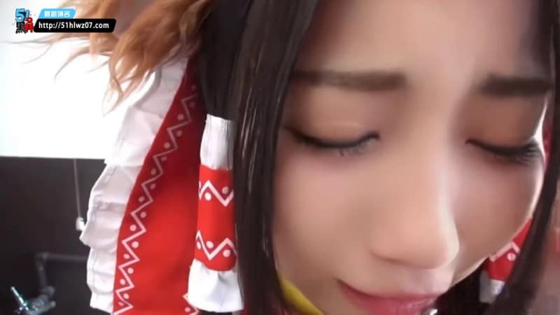 博丽灵梦这波Cos调教我真没绷住，跪舔脚趾被牵绳猛冲太顶了 东方Project
