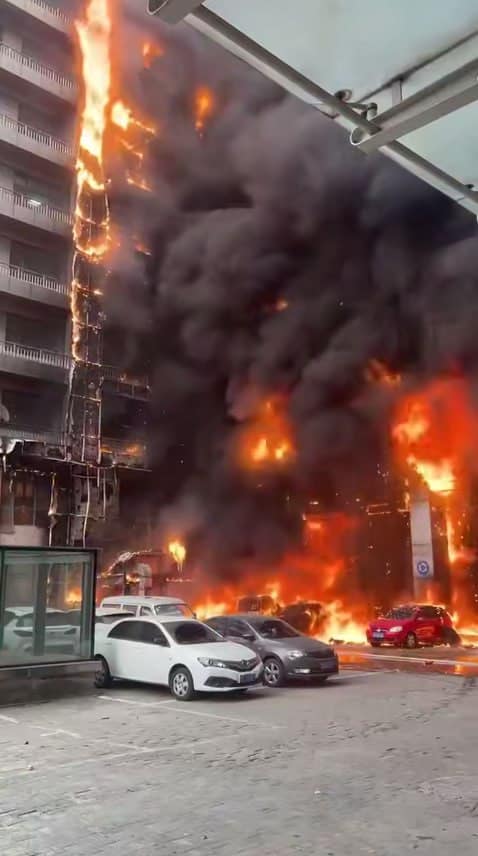 天津华鼎置地广场突发大火丨楼顶浓烟遮天反差太惊人 完整视频在线播放