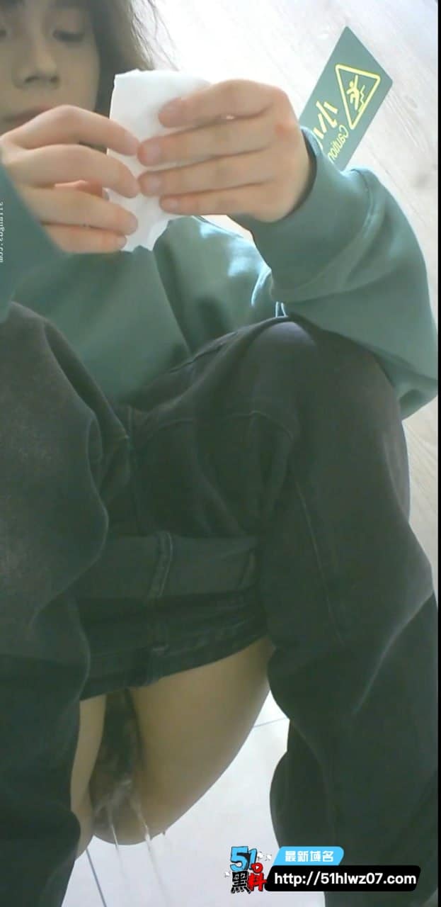 KTV女厕偷拍这波太顶了丨一线天和蝴蝶鲍鱼轮番出没真没绷住 福利