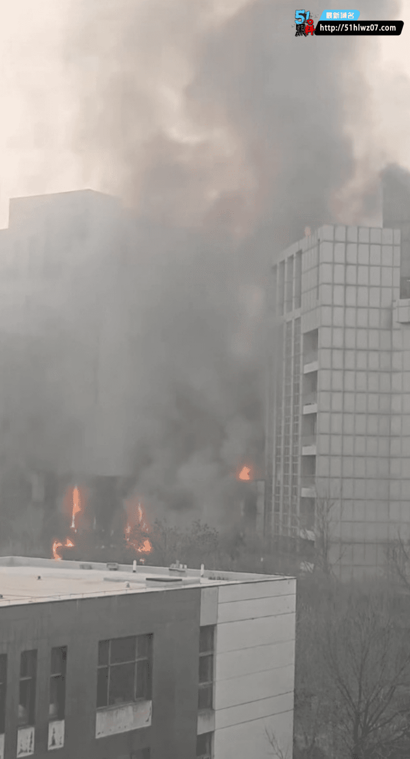 天津华鼎置地广场突发大火丨楼顶浓烟遮天反差太惊人 商场火灾爆料