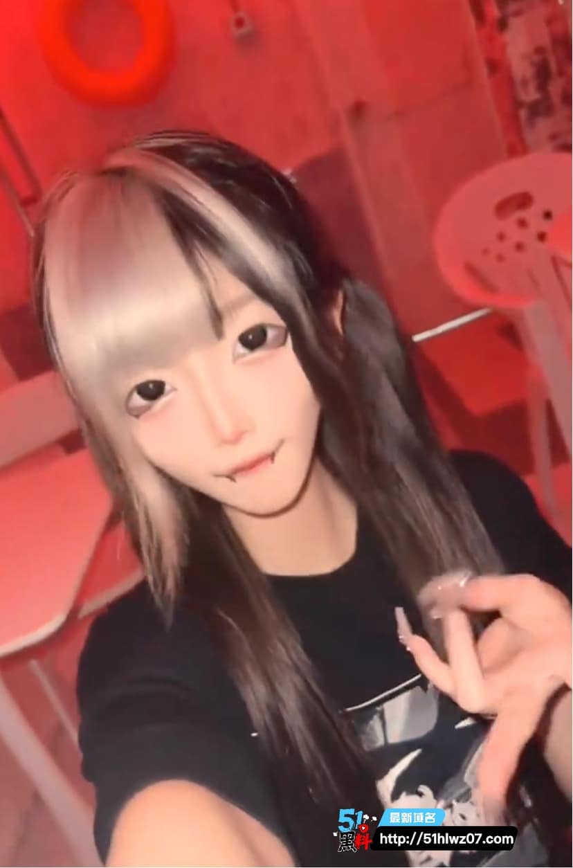 双马尾黄毛精神小妹这波反差太顶，被富哥和好兄弟前后夹击真绝了 精神小妹福利