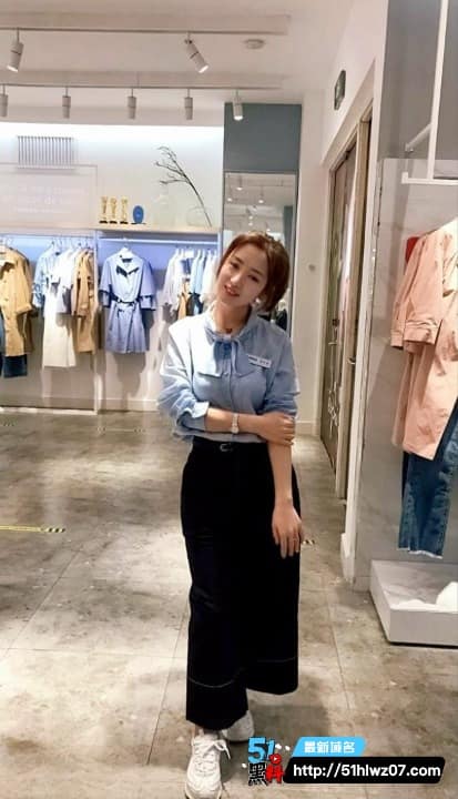 韩雨薇私密视频流出丨上海商场销售反差太大，跟客户在酒店玩疯了 反差视频