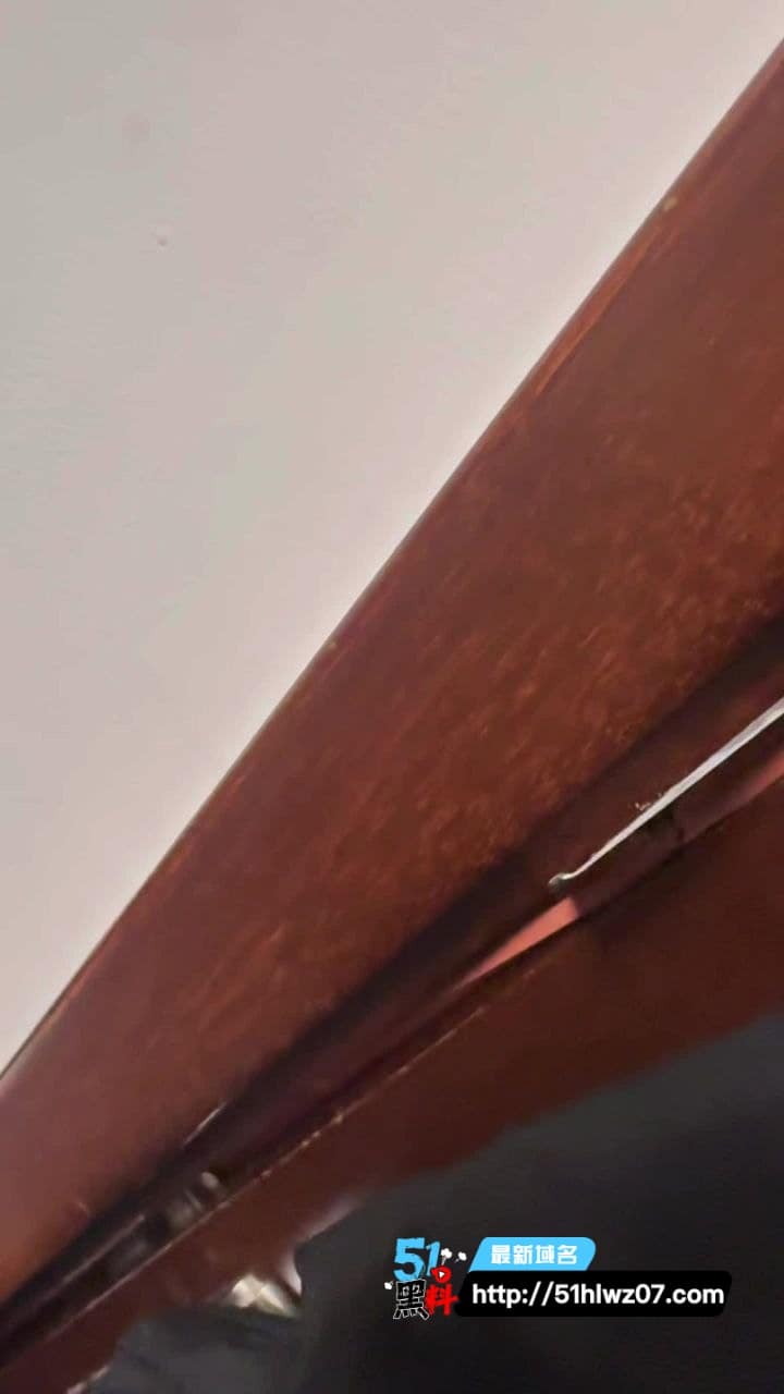 邪恶水獭这波太离谱，前男友爆料卖私密视频还拿刀砍人，人设崩得太快 抖音网红瓜