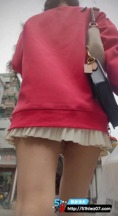 街头抄底合集高清版被玩到春光乍泄裙底内裤全曝光 内裤曝光