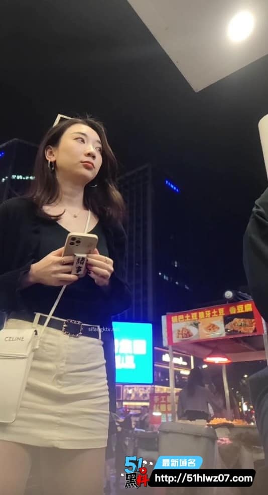 街头抄底合集高清版被玩到春光乍泄裙底内裤全曝光 网红