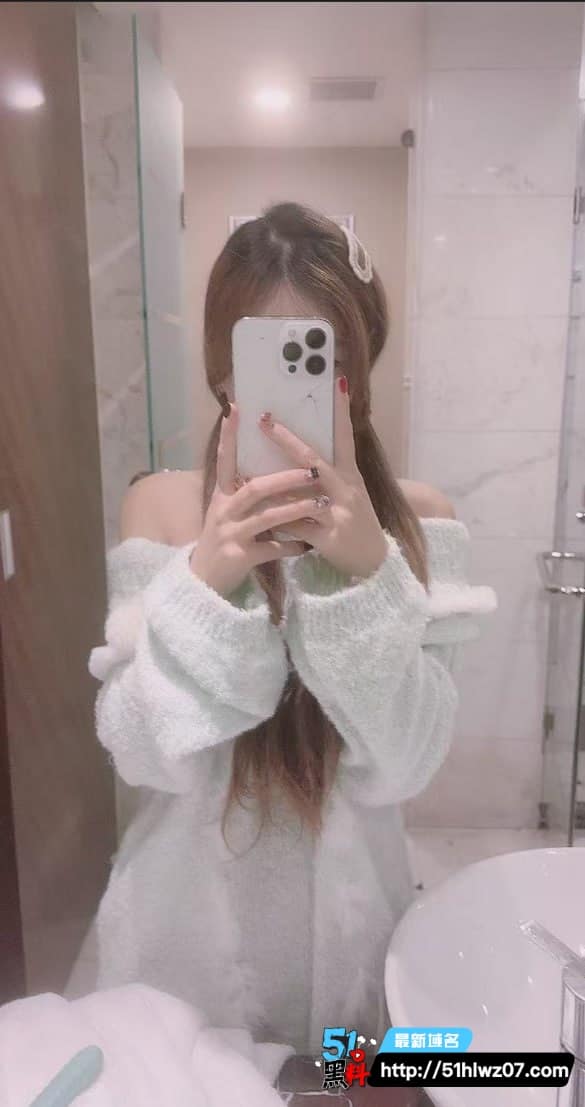 室友24小时做鸡vlog丨看着挺正经私下带套出门狂干这么野 真实做爱视频