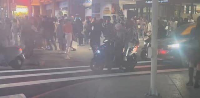 台北车站随机伤人事件内幕，现场突现烟雾弹细节太诡异