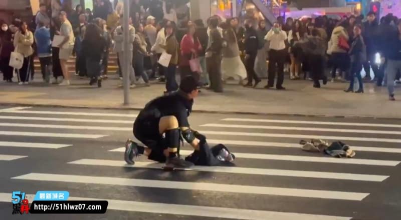 台北车站随机伤人事件内幕，现场突现烟雾弹细节太诡异 爆料