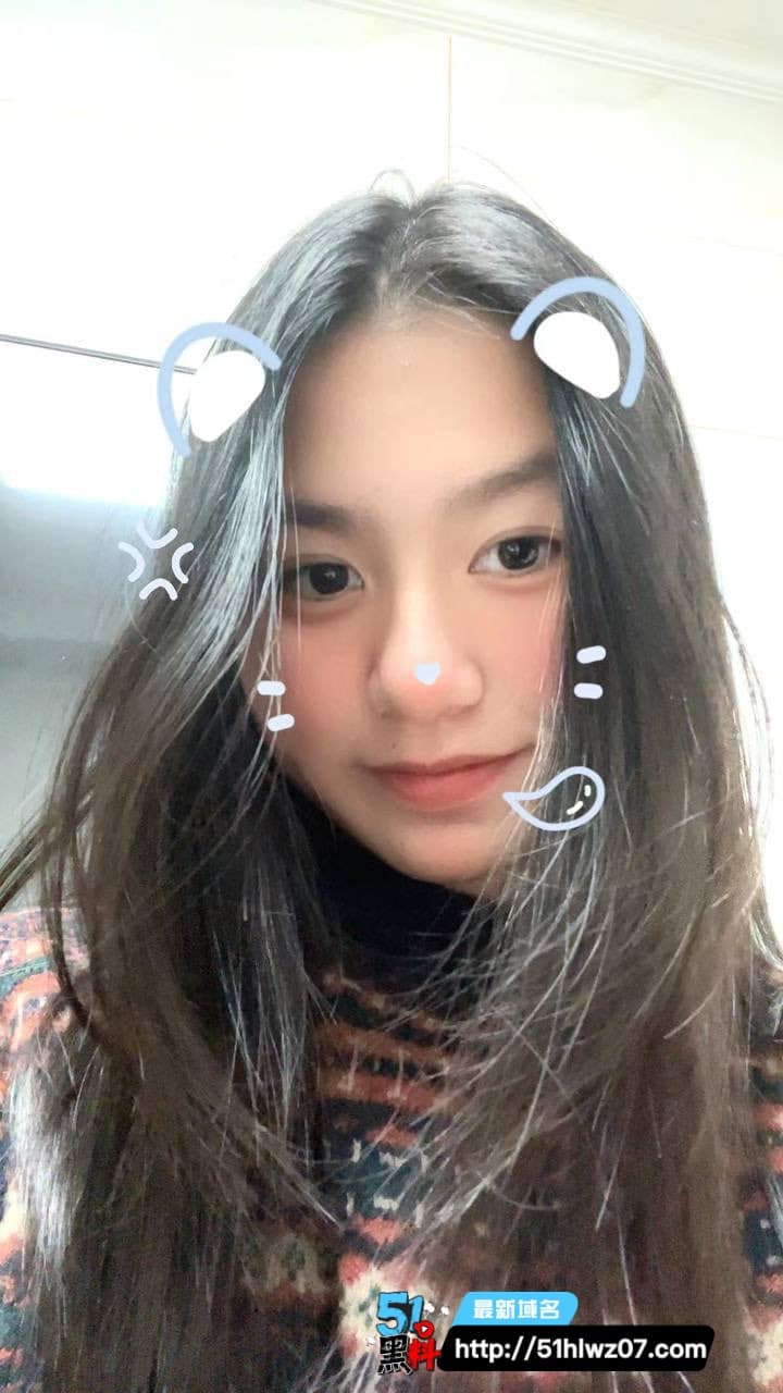 女大学生居家私密视频流出丨清纯嫩妹私下反差太猛直接翻白眼