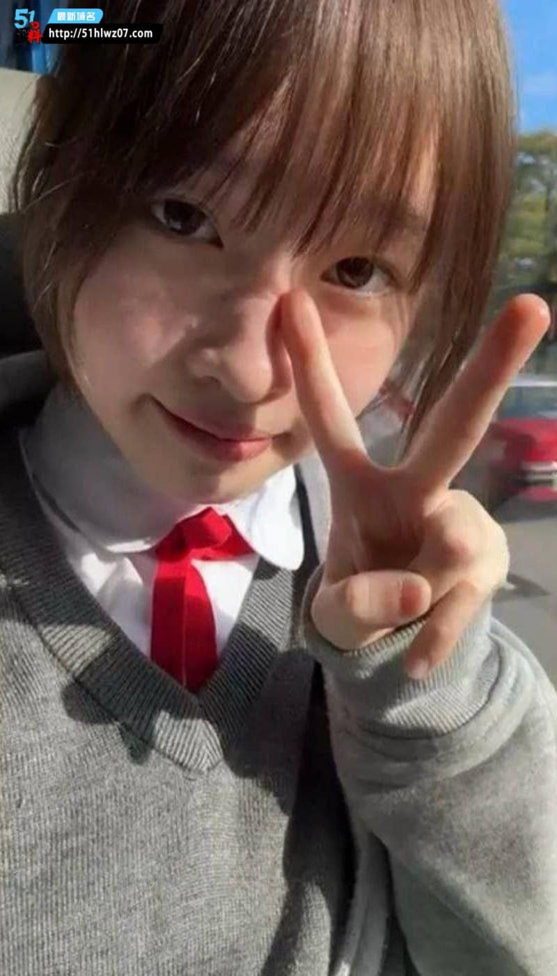 好家伙这JK制服少女也太顶了，无套深喉直接顶到嗓子眼