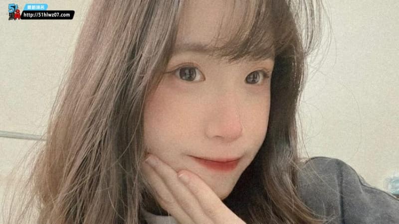 武汉理工大学雷婷婷露脸深喉后入被玩到眼神失控 反差