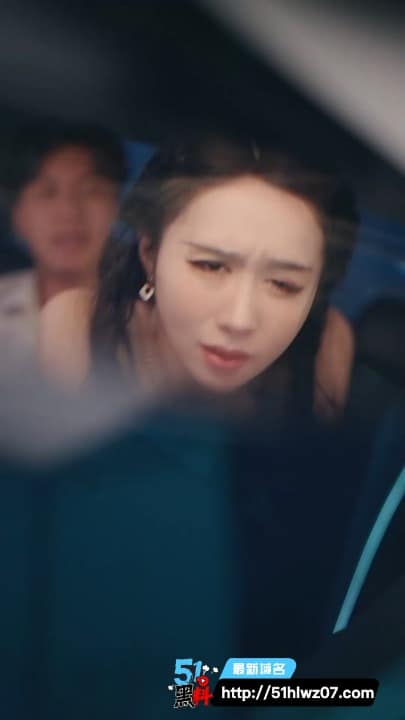 我的小姨子这剧真的顶，黑丝短裙在姐夫面前各种撩，尺度太绝了