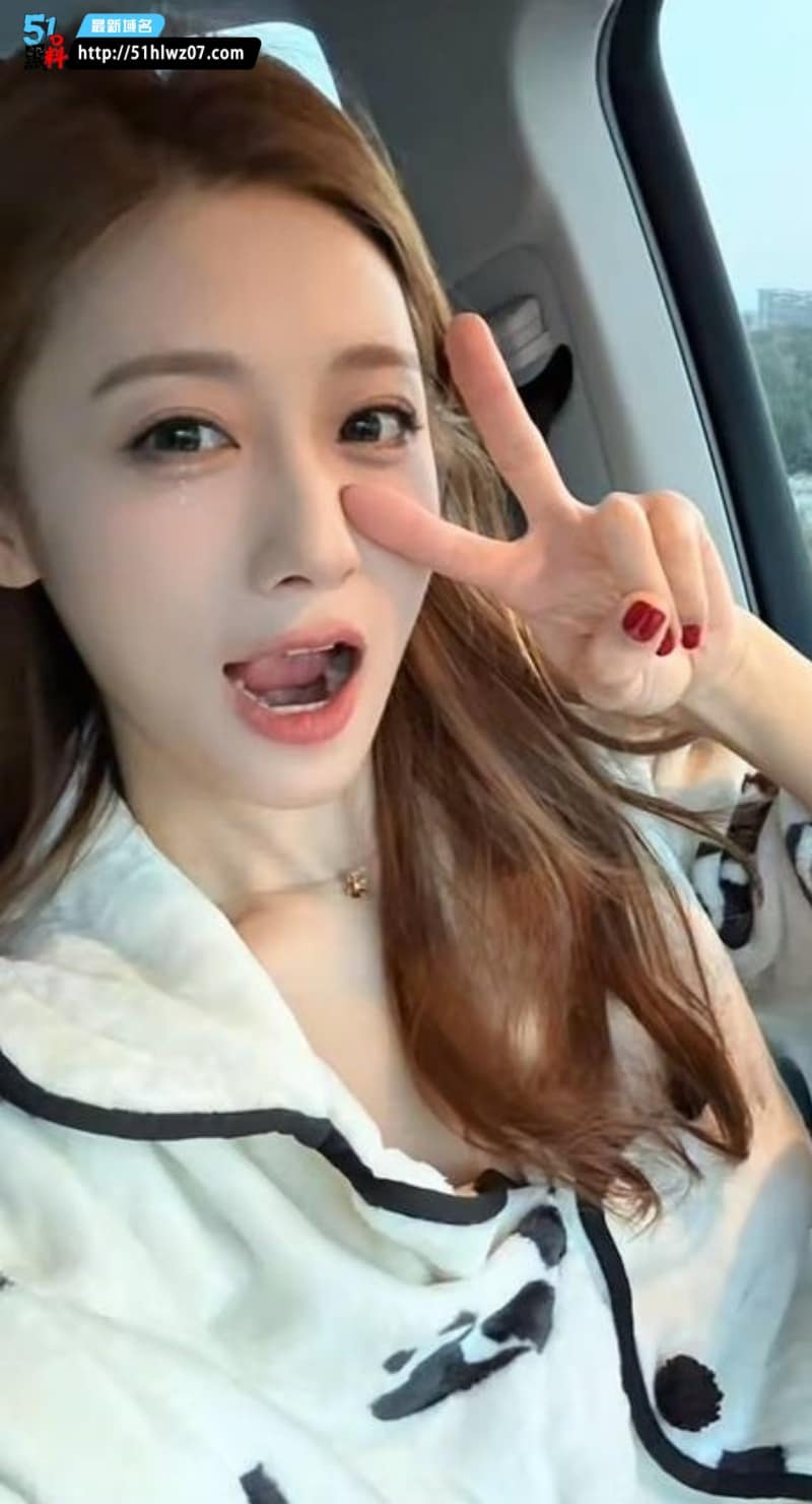 美足丝袜四脚齐夹实录丨白丝黑丝双妹足交榨干猛料刚流出 JK制服