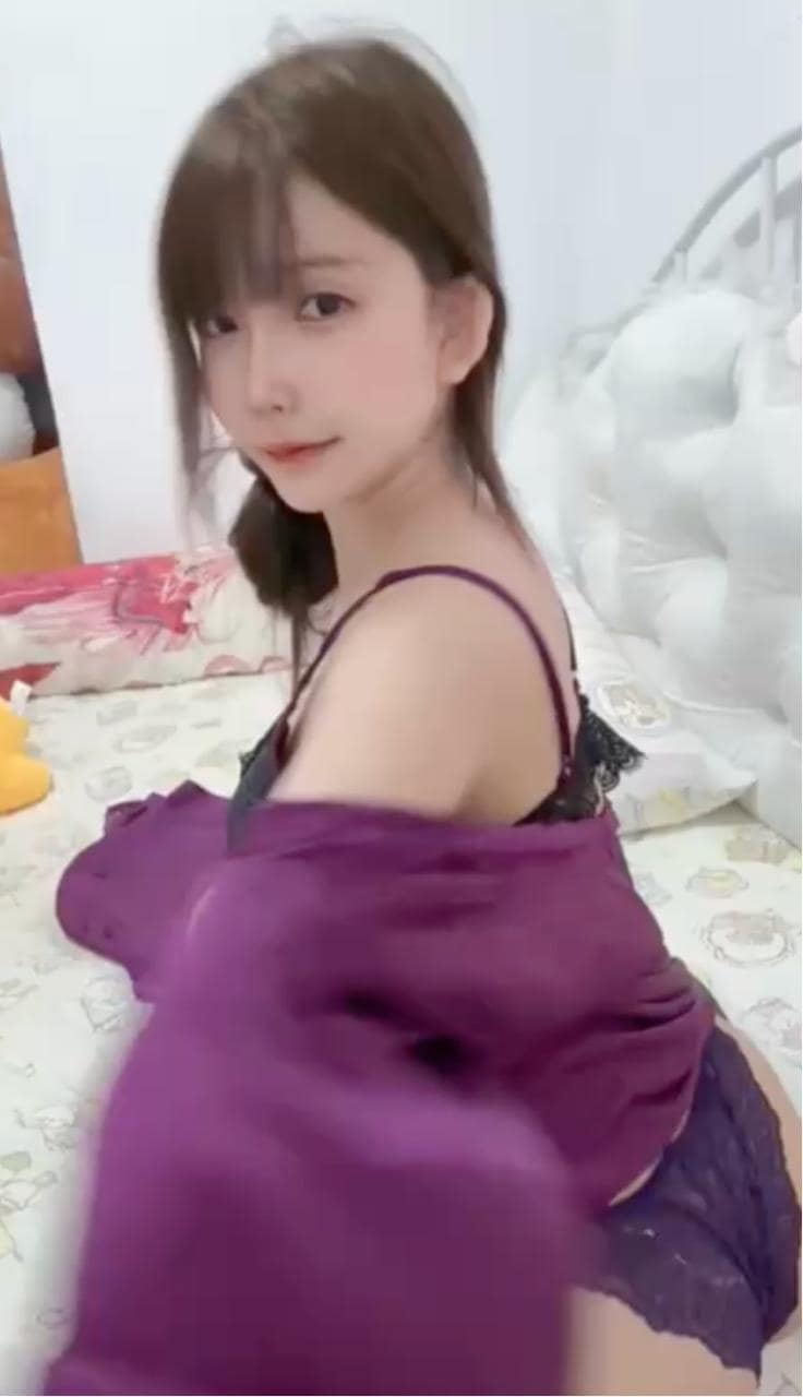 抱走莫子aa这套紫色战袍黑丝真绝了,蜜桃臀翘得我直接看呆 完整视频在线播放