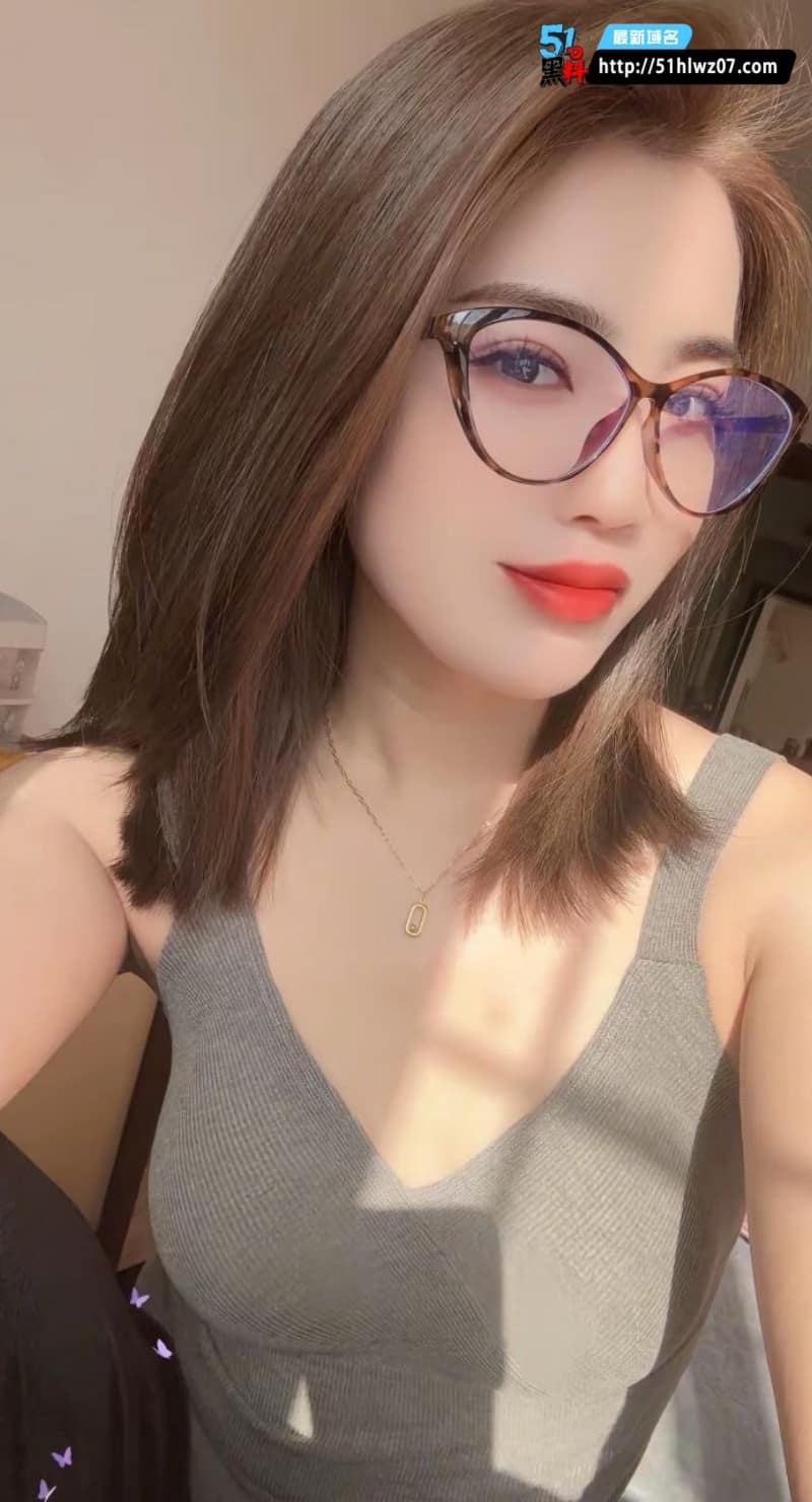 梁晓萍南昌约炮视频流出，端庄少妇骑乘细节太勾人 成熟女性