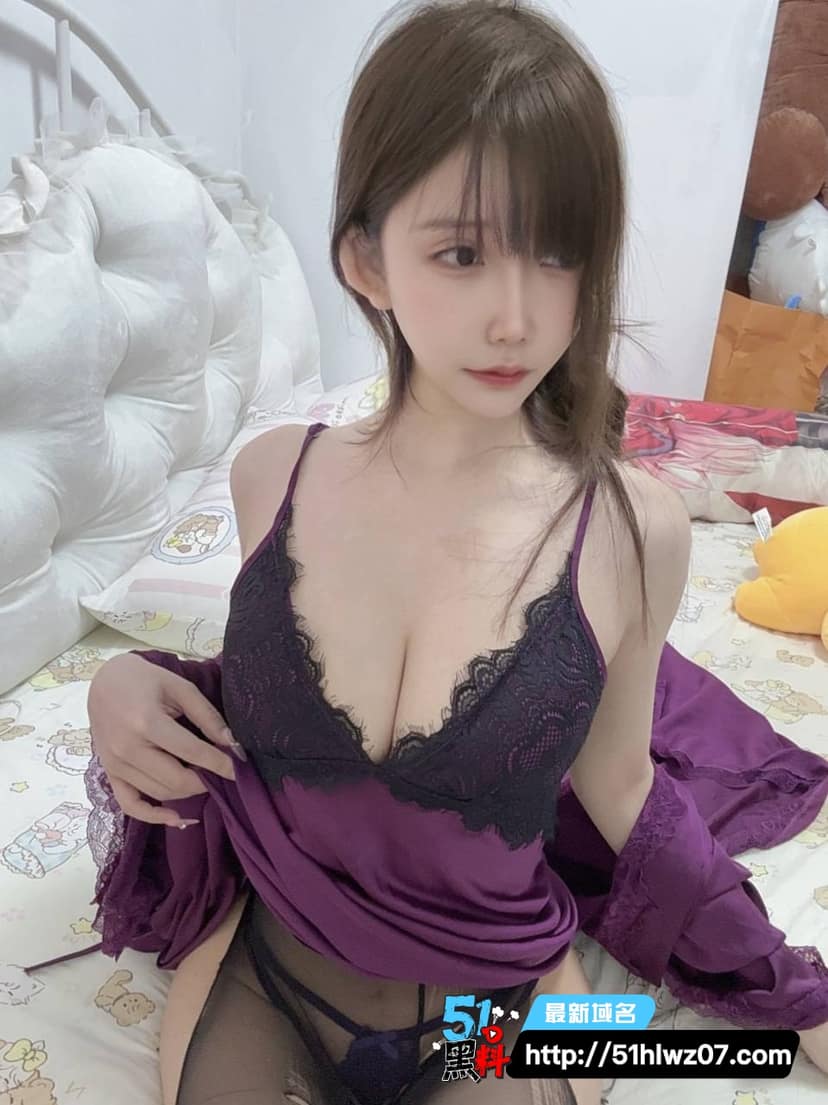 抱走莫子aa这套紫色战袍黑丝真绝了，蜜桃臀翘得我直接看呆 巨乳Cosplay