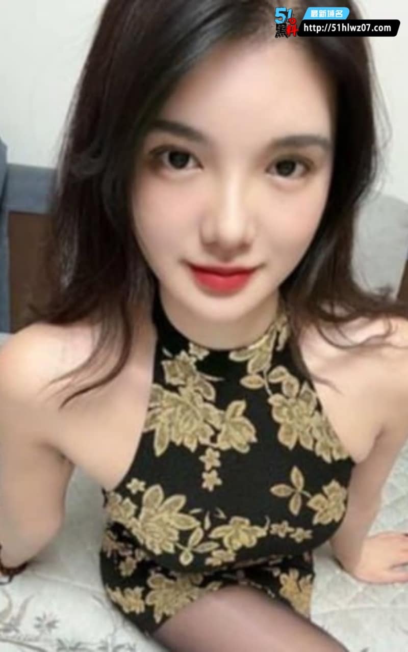 余莎莎开档黑丝视频流出，混血御姐用玉足踩玩细节太顶 美足