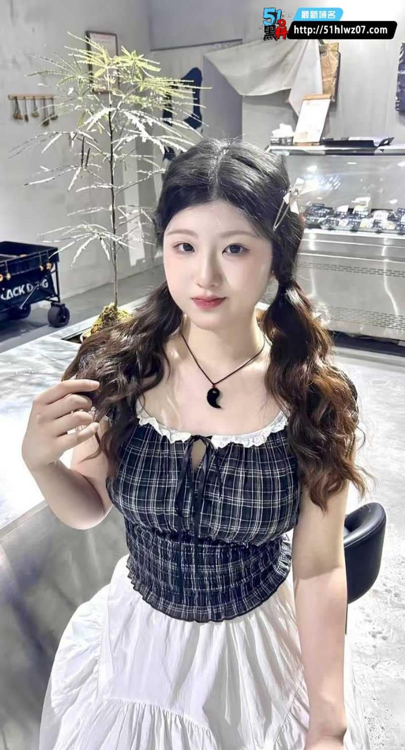 李敏琪看着像个乖乖女，私下被金主玩得这么野确实反差 大学生爆料