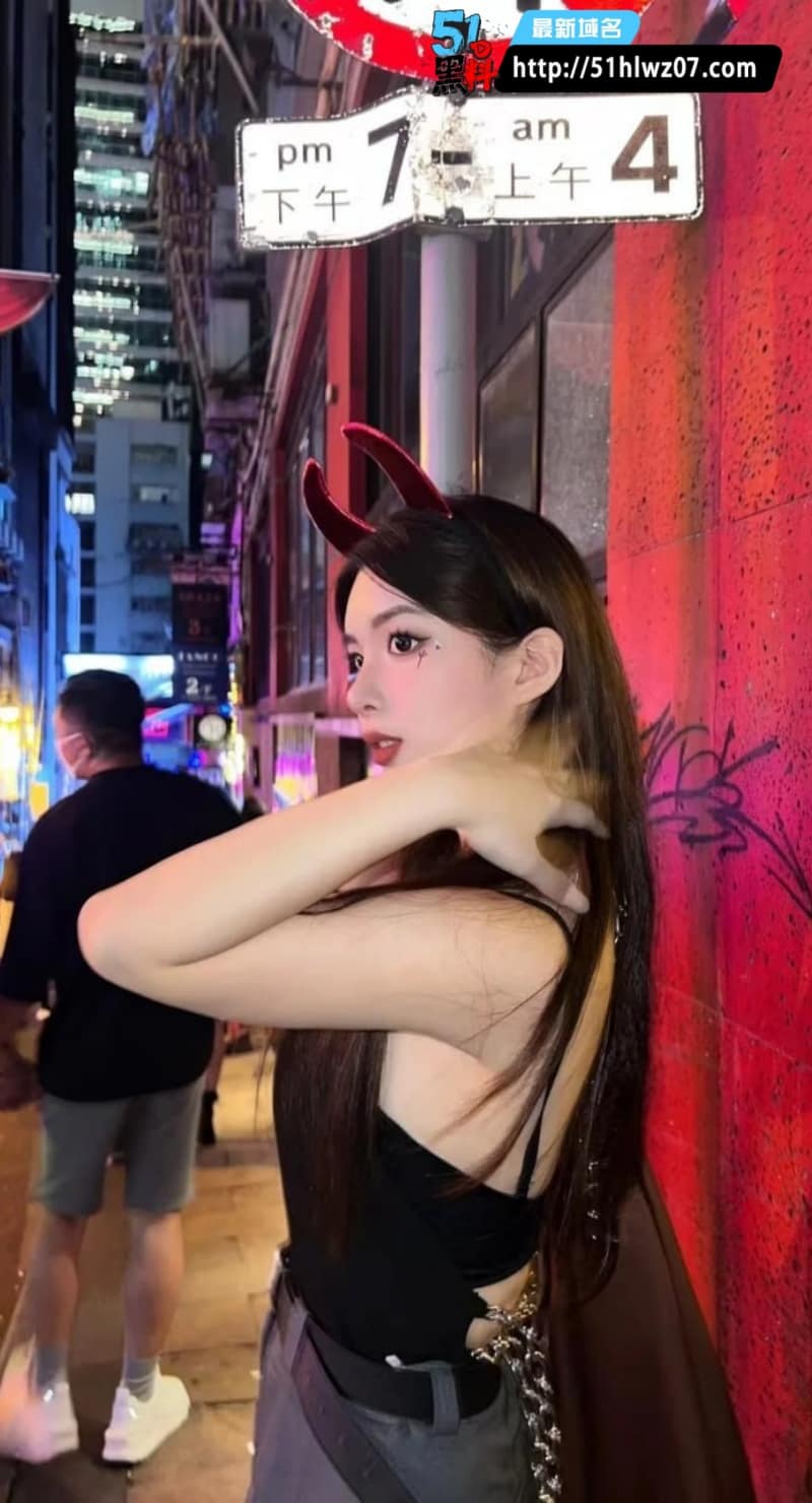 邵昕妍武汉理工大学校花反差视频曝光被调教成人形茶几太顶 福利