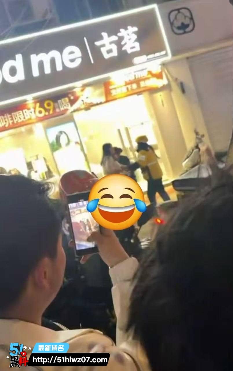 平邑莲花山古茗女子分手崩溃当街脱裤露臀找男人做爱视频流出 热搜