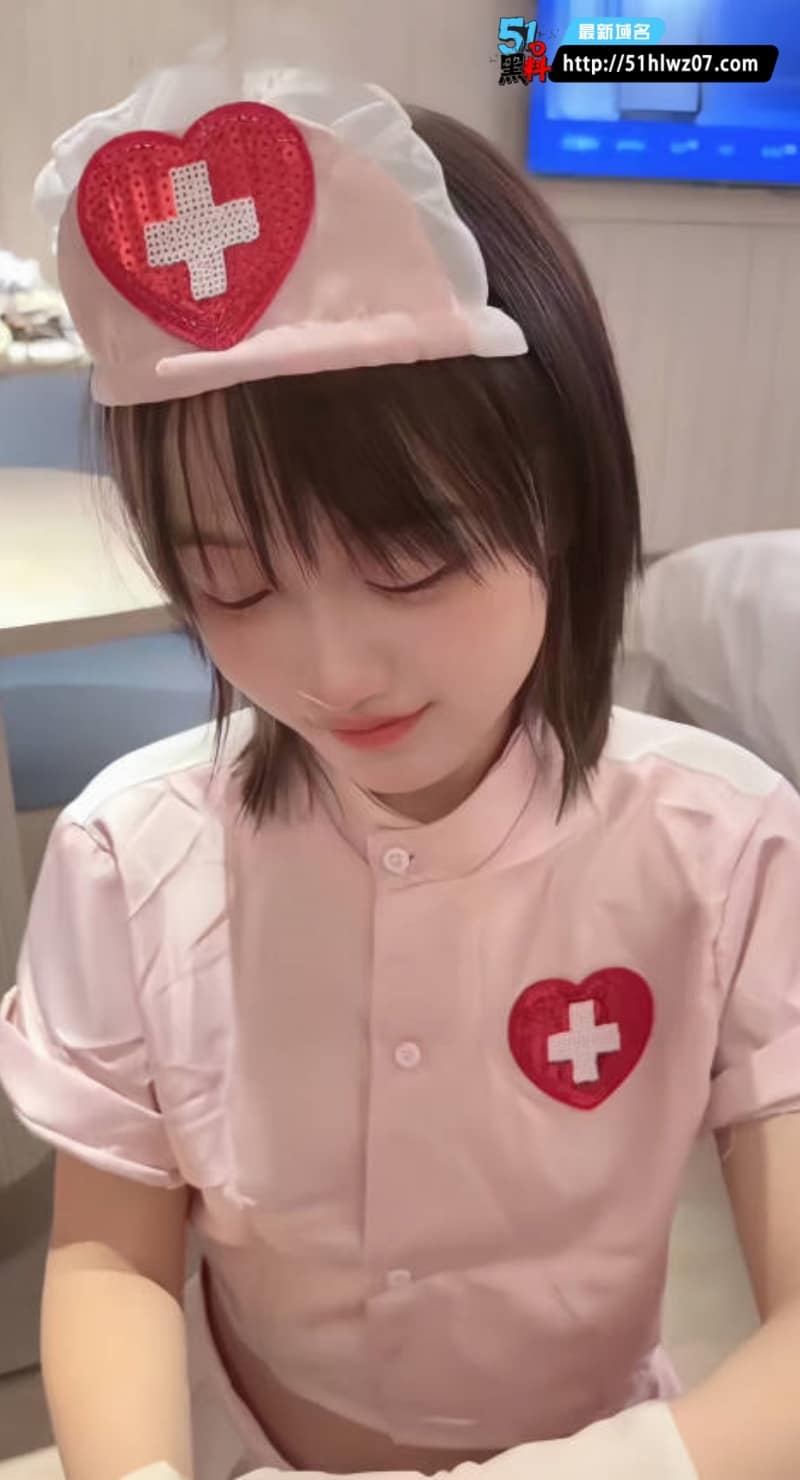 十七的猫这波护士装真顶丨短发嫩妹温柔疗愈直接让人破防 国产博主福利