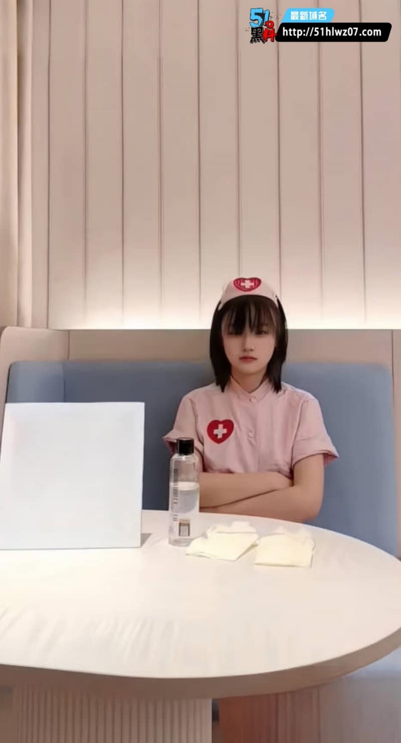 十七的猫这波护士装真顶丨短发嫩妹温柔疗愈直接让人破防 疗愈系视频