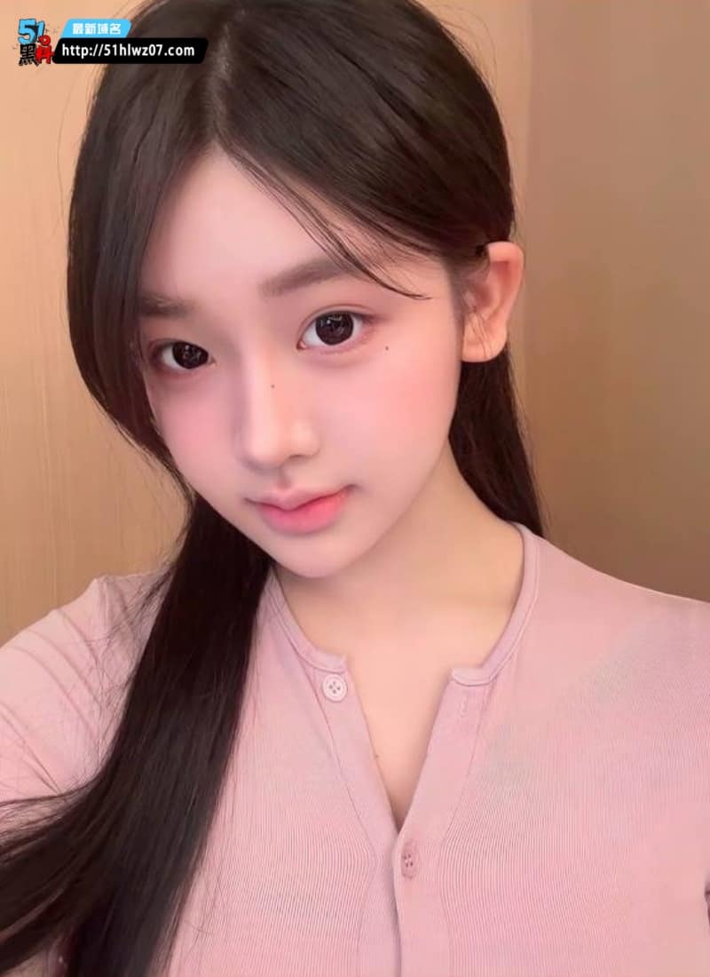 极品嫩妹红战袍开裆诱惑丨这波无毛肥鲍的水量我是真没看明白 成人视频