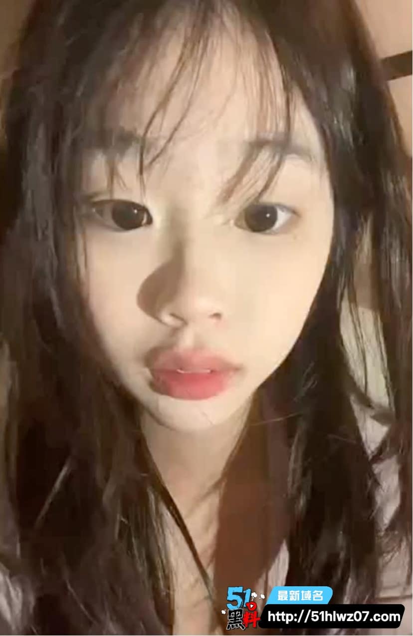 快手泪痕私密视频流出，这反差也太离谱，嫩穴水光闪闪真顶 金主定制