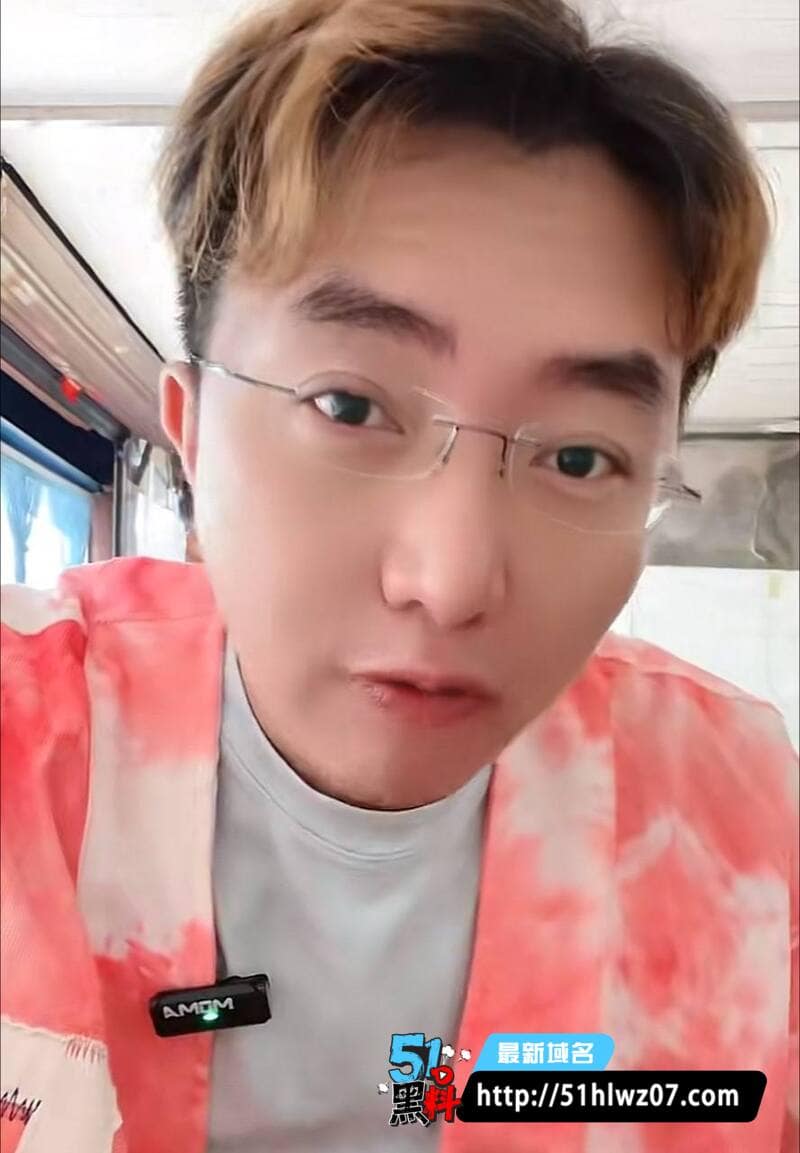 公仔亮亮出轨被抓现行抛弃孕妻赶走孩子细节太离谱 抓奸现场